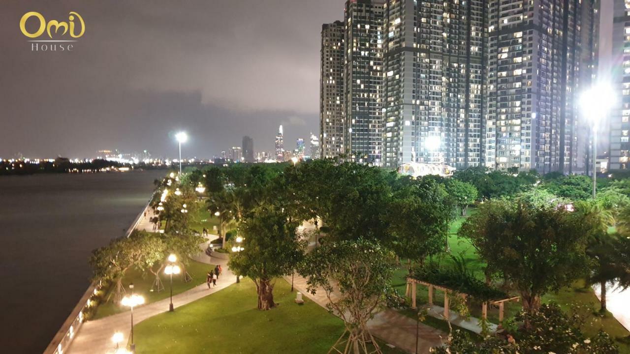 Omi Homestay - Vinhomes Central Park Apartment *